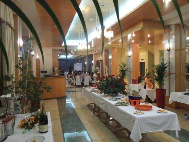 Paradise Beach Hotel Radhimë Restaurante foto